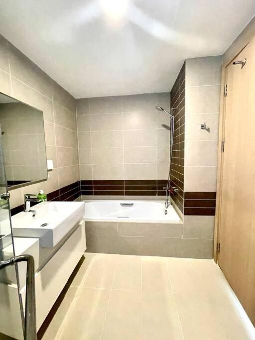 Biggest And Luxurious 3brs Rivergate Căn hộ *